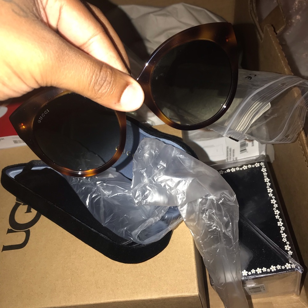 BRAAND NEW Women Gucci shades !!!!